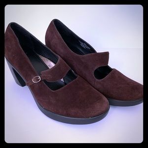 Dansko Women’s Brown Suede Mary Janes size 38.5